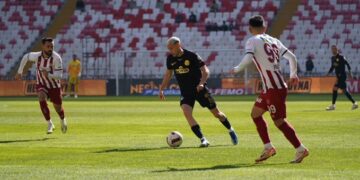 Sivasspor, evinde 3 puanı tek golle aldı!