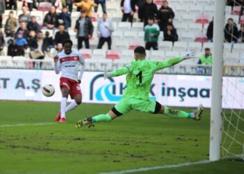 Sivasspor, evinde Pendikspor’u 4 golle geçti!