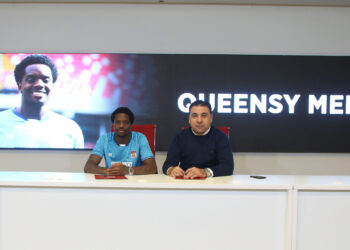 Sivasspor, Queensy Menig’i kadrosuna kattı!