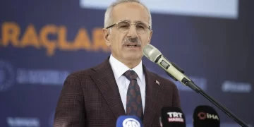 Bakan Uraloğlu duyurdu: Sakarya’dan İsviçre’ye raylı sistem ihracatı