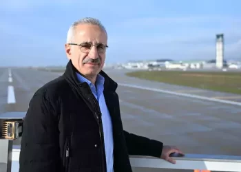 Bakan Uraloğlu rakamlarla açıkladı: Hava yolu yolcu trafiğinde rekor artış!