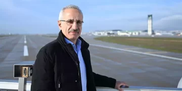 Bakan Uraloğlu rakamlarla açıkladı: Hava yolu yolcu trafiğinde rekor artış!