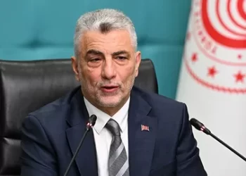 Bakan Bolat, İzmir’de organize sanayi bölgesini ziyaret etti