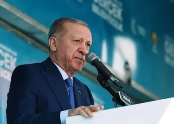 Cumhurbaşkanı Erdoğan: Bize efendilik yakışmaz, bize hizmetkarlık yakışır Cumhurbaşkanı Erdoğan: Bize efendilik yakışmaz, bize hizmetkarlık yakışır