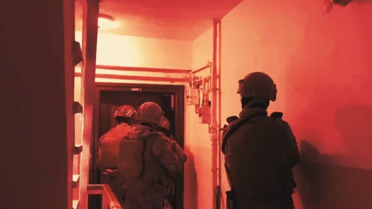 CEMBER 13 operasyonlarinda 3765 firari yakalandi habermeydan