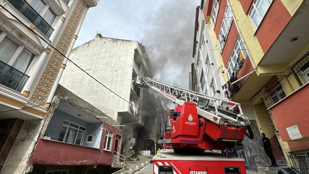 Esenyurtta yangin 5 katli binada mahsur kalanlar var habermeydan