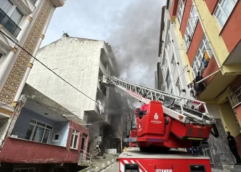 Esenyurt’ta yangın! 5 katlı binada mahsur kalanlar var