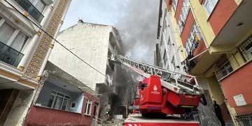 Esenyurt’ta yangın! 5 katlı binada mahsur kalanlar var