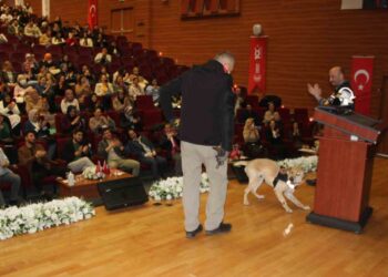 ‘Narko Gençlik’ projesi ile üniversiteli gençler bilgilendirildi