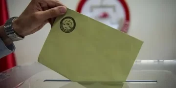 Türkiye sandık başında! Oy verme işlemi saat kaçta bitecek?