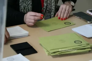 Turkiye sandik basinda Oy verme islemi saat kacta bitecek2 habermeydan