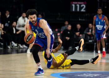 Anadolu Efes, Alba Berlin’i yenerek play-in şansını sürdürdü!