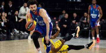 Anadolu Efes, Alba Berlin’i yenerek play-in şansını sürdürdü!