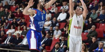 Anadolu Efes, Manisa’dan galibiyetle dönüyor!