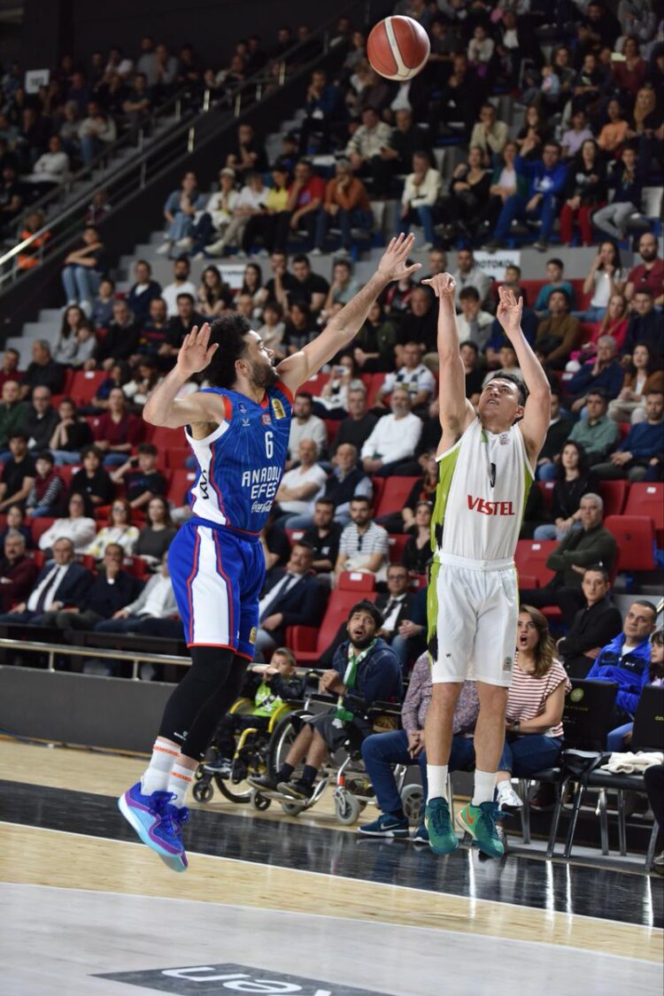 anadolu efes manisa dan galibiyetle donuyor habermeydan