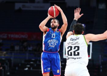 Anadolu Efes, Merkezefendi’yi son çeyrekte geçti!