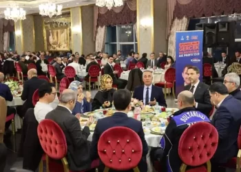 Bakan Bayraktar, iftarı belediye çalışanlarıyla yaptı