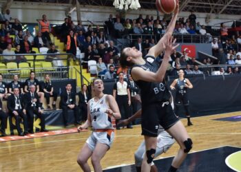 ÇBK Mersin, Beşiktaş’ı yenip finale çıktı!