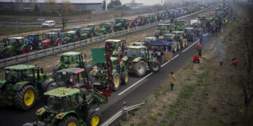 Ukrayna’ya Avrupalı çiftçilerin protestolarına rağmen onay verildi
