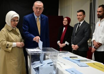 Cumhurbaşkanı Erdoğan ve eşi Emine Erdoğan oyunu kullandı