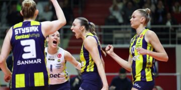 Fenerbahçe Opet, Eczacıbaşı’nı altın sette geçti!