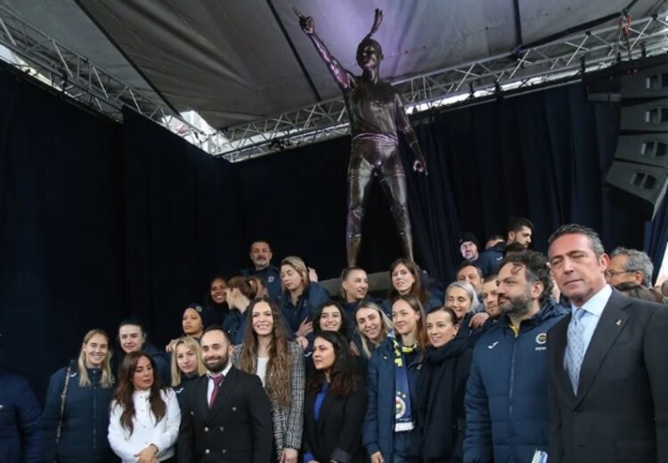 fenerbahceli voleybolcu eda erdem dundar in heykeli acildi habermeydan 1