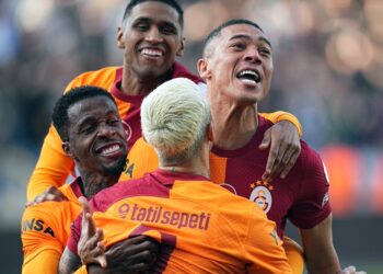 Galatasaray zirvede doludizgin gidiyor!