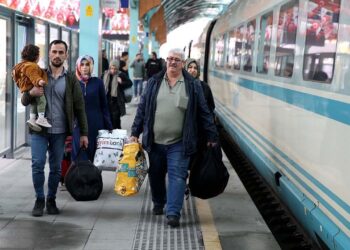 Emeklilere bayram hediyesi: Trenlerde yüzde 10 indirim!