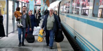 Emeklilere bayram hediyesi: Trenlerde yüzde 10 indirim!