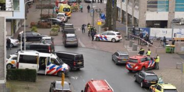 Hollanda’da rehine krizi: Kafede bulunanlar rehin alındı, polis bölgeyi tahliye etti