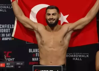 İbo Aslan, ilk UFC maçında Anton Turkalj’yi nakavt etti!