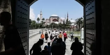 İstanbul 2 ayda 2 milyon 457 bin 518 yabancı ziyaretçi ağırladı!