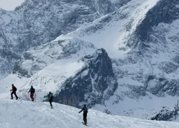 İsviçre’de üzücü bir son! Kayıp dağcıların cansız bedenleri bulundu