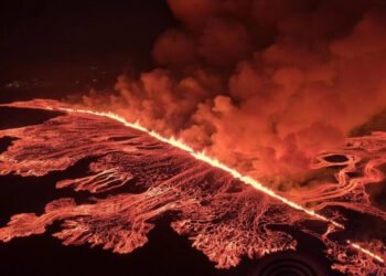 İzlanda’da yanardağ patlaması! Acil durum ilan edildi