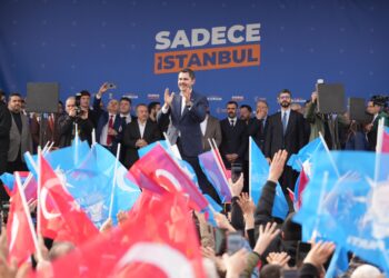 Murat Kurum: Nisan gelecek dertler bitecek!