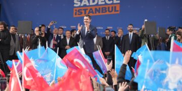 Murat Kurum: Nisan gelecek dertler bitecek!