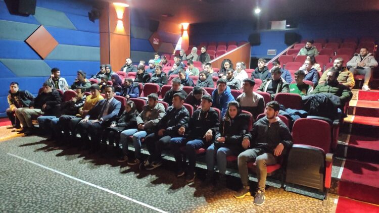 mus belediyesi ozel cocuklari sinema ile bulusturdu habermeydan