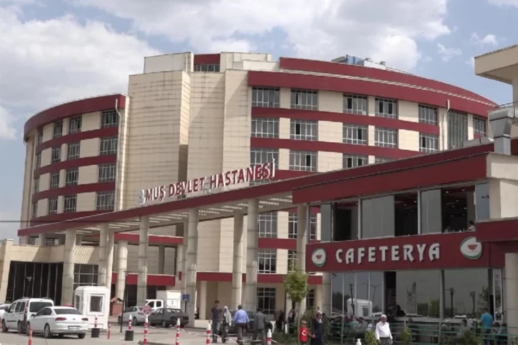 mus ta balik tutan genc sara nobeti gecirip suya dustu habermeydan