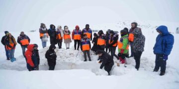 Muş’un Şenyayla bölgesinde 50 gönüllüye çığ eğitimi verildi!