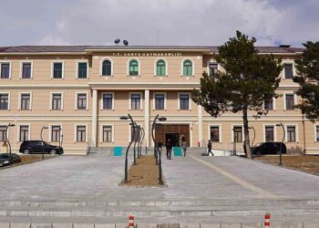 Muş Varto Kaymakamlığının 4 katlı yeni binası hizmete açıldı!