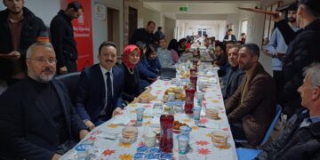 Muşlu iş adamı, 300 üniversite öğrencisine iftar yemeği verdi!