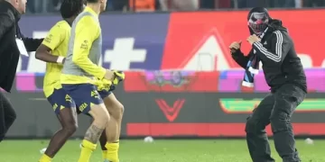 Olaylı Trabzonspor-Fenerbahçe maçında sahaya giren şüphelilerden 5’i tutuklandı!
