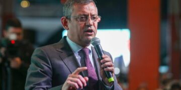 Özgür Özel’den AKP adayına sert cevap: Eskişehir’i kimseye peşkeş çektirmeyiz
