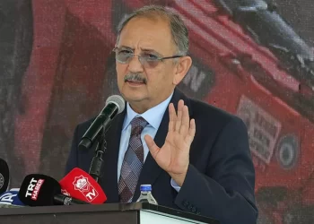 Bakan Özhaseki açıkladı: Her ay 10-15 bin konut dağıtacağız