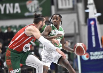 Pınar Karşıyaka, Bursaspor deplasmanında farklı kazandı!