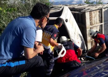 Sinop Boyabat’ta kamyon devrildi!