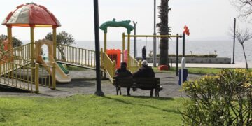 Sinop’ta vatandaş iftar saatini sahilde bekliyor!