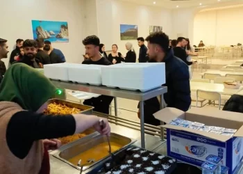 Sinop Türkeli'de Meslek yüksekokulu öğrencilerinin iftarı esnaftan! Sinop Türkeli’de Meslek yüksekokulu öğrencilerinin iftarı esnaftan!