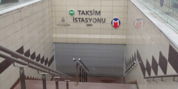 Taksim ve Şişhane metro istasyonları geçici olarak kapatıldı