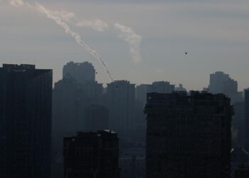 Rusya, Ukrayna şehirlerine balistik füzelerle saldırdı